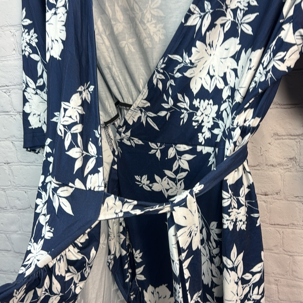 BloomChic Navy and White Floral Midi Wrap Dress Plus Size 1X - Picture 7 of 7